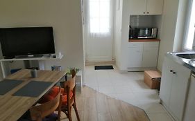 Petite maisonnette atypique et son jardinet