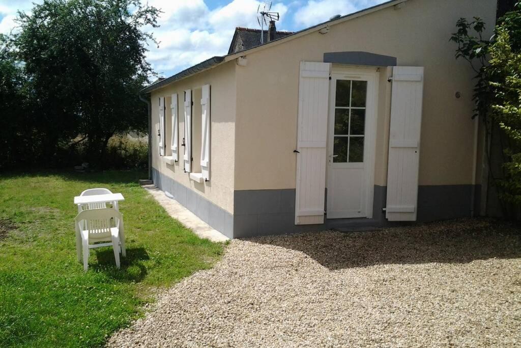 Petite maisonnette atypique et son jardinet Corps-Nuds Extérieur photo